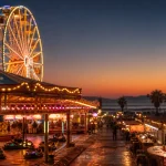 Fête foraine Marseille au Prado, grande roue et manèges au bord de la mer