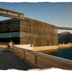 Musée Marseille Mucem près de la mer, vue du Vieux-Port