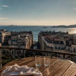 Terrasse avec vue sur la mer, quartiers chics Marseille