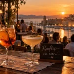 Bar in marseille rooftop au coucher du soleil, cocktails