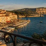 Que faire a cassis : vue du port de Cassis et calanques