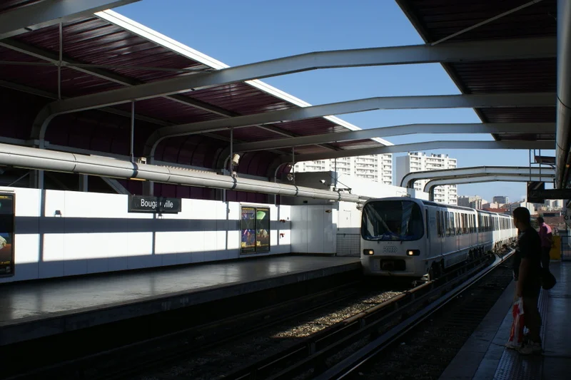 La station de métro Bougainville à Marseille. Cette photographie de contexte ne montre pas le parc.